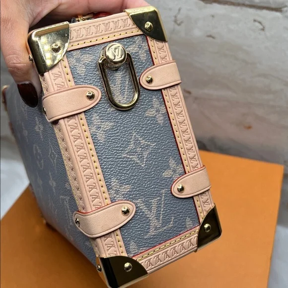 #028110XB Louis Vuitton Side Trunk - Picture 5 of 7